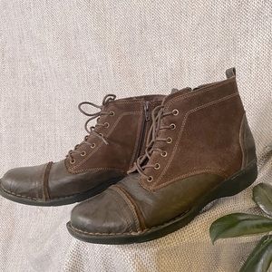 Clarks Artisan Women's Whistle Watch Boot Leather Suede LaceUp Zipper Size 9.5W